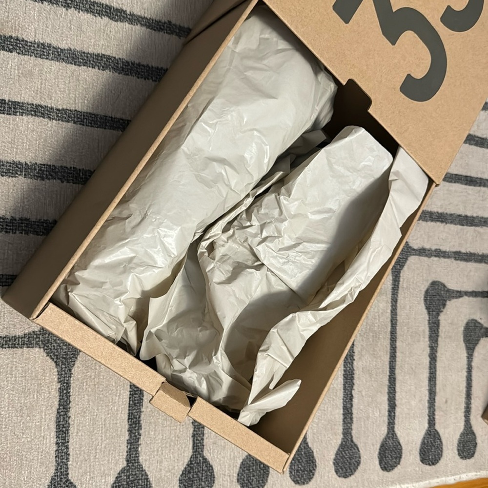 YZY 350 V2 Onyz